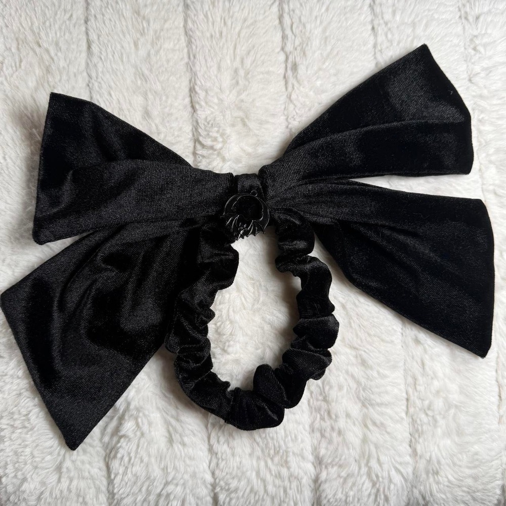 Unique Vintage black scrunchie bow